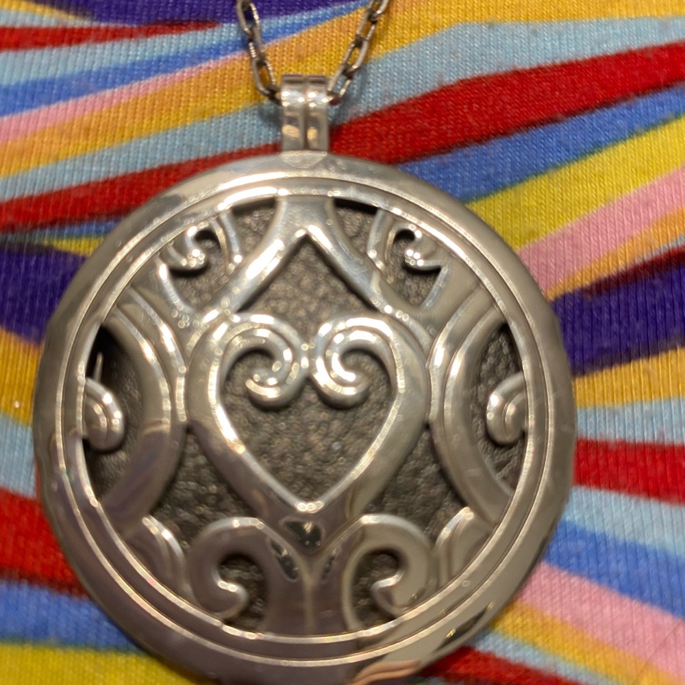 Statement Pendant Necklace Silver Tone Round Medallion Chain Jewelry - Picture 5 of 8
